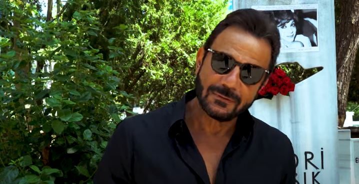 Bir Zamanlar Çukurova’nın başrolü Kerem Alışık gözyaşlarını tutmakta zorlandı!