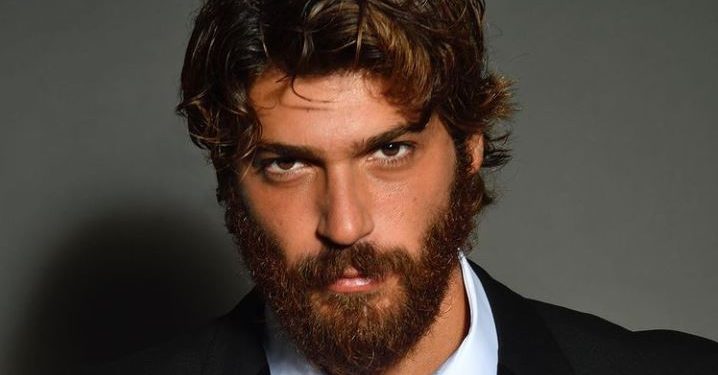 Can Yaman’ın büyük bir merakla beklenen Sandokan projesi ertelendi!