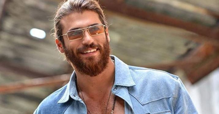 Can Yaman’ın mutlu kişiliğinin altında geçmişin izleri var!