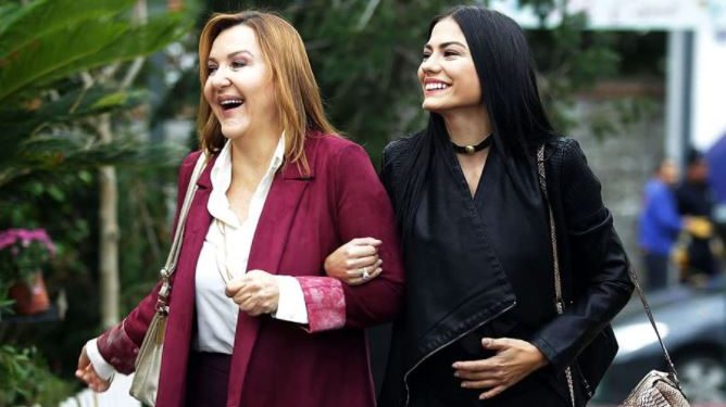 Demet Özdemir’in başarısının altında Sumru Yavrucuk’un çok katkısı var!