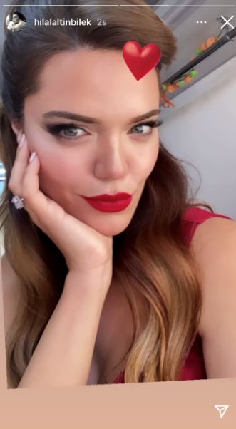 Eda Ece şaka yaptı galiba! Hilal Altınbilek güzelliğiyle göz kamaştırdı! 2