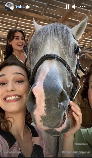 Esra Bilgiç’in ‘Kanunsuz Topraklar’ setinden paylaştığı fotoğraflar heyecan yarattı! 2