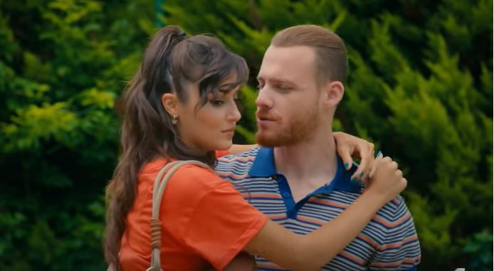 Sevgilisi Kerem Bürsin ile ilgili hangi soru Hande Erçel’i gülme krizine soktu? 1
